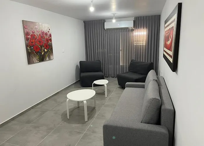 Menachem\'S Apartment